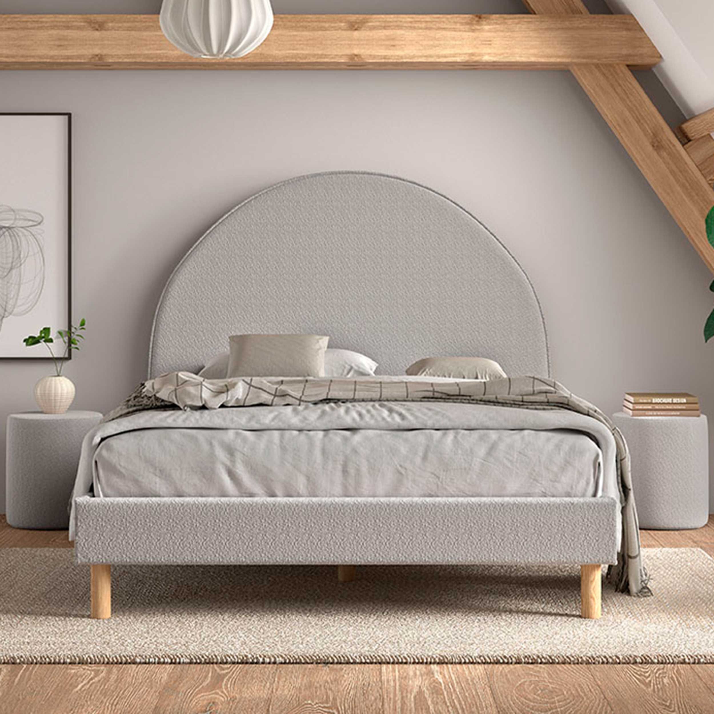 Lit rembourré Maeva 140x200cm avec deux tables de nuit - tissu bouclé gris