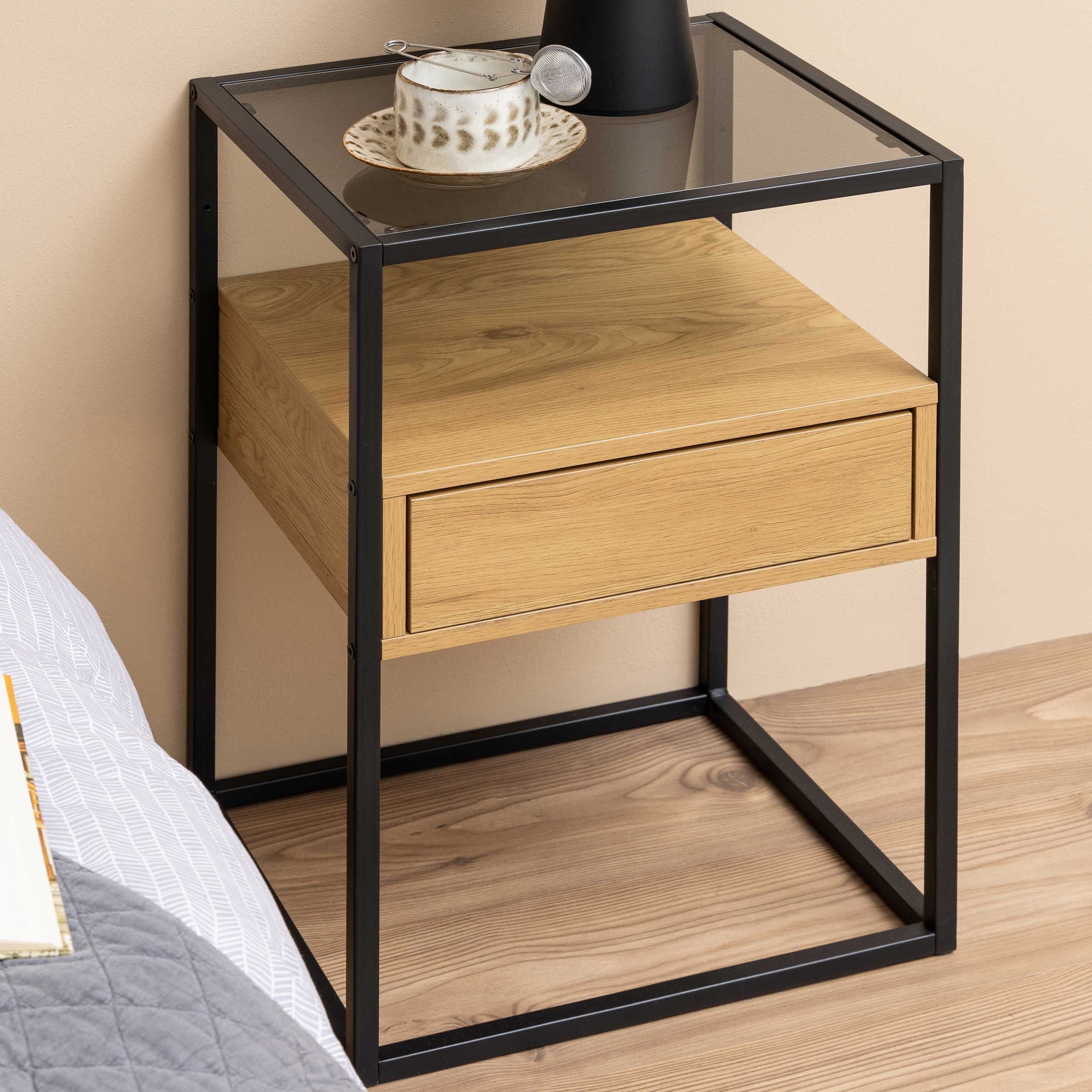 Table de chevet carrée en chêne brut, verre fumé et acier