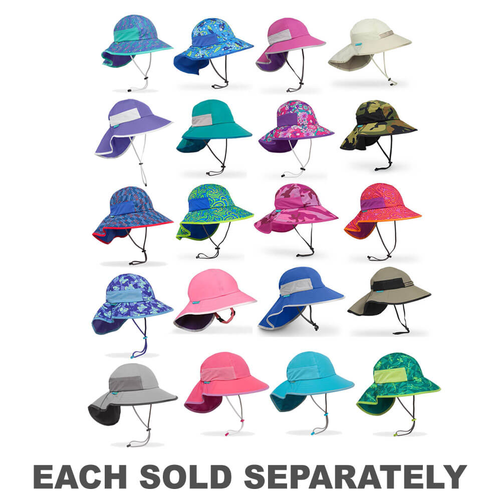 Les enfants jouent un chapeau